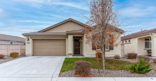 Reno House | Dream Family Home in South Reno 4 bed 30 Min to Lake Tahoe