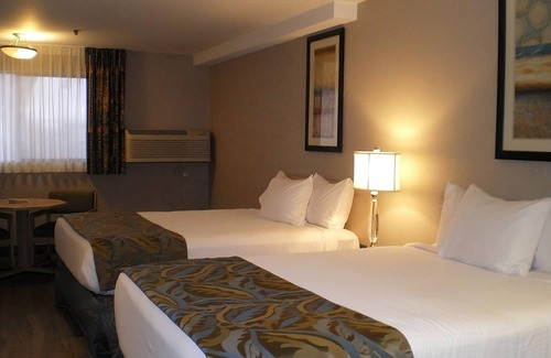 Nampa Hotel | Dream Family Vacation! 2 Comfortable Units, Indoor Pool, Near Taco Bell Arena!