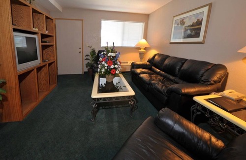 Nampa Hotel | Dream Family Vacation! 2 Comfortable Units, Indoor Pool, Near Taco Bell Arena!