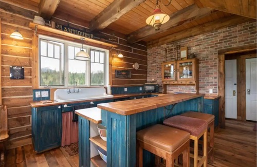 Clark Cabin | Dream for hiking, star gazing, fishing, lakes & hunting - 2 night minimum