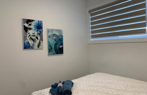 Lynnwood Ridge Bed & Breakfast | Dream glam close to shooping and downtown