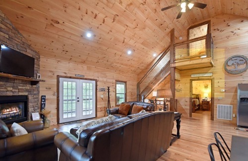 Copperhill House | Dream Hideaway Cabin Rental 4br/2ba, hot tub, wifi, pool table