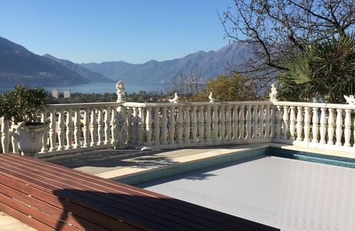 Gordola House | Dream holiday house with a fantastic view of Lake Maggiore and the swimming pool