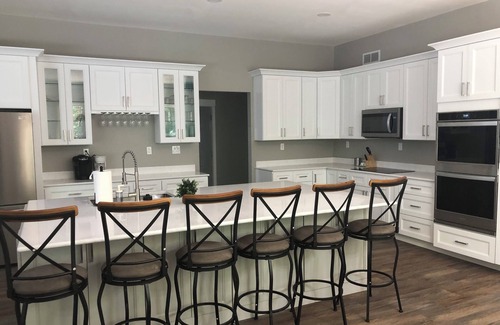 Bethel House | DREAM HOME: PICKLEBALL, INGROUND POOL, INDOOR BBALL, GOLF SIM~# SUMMER SPECIAL#