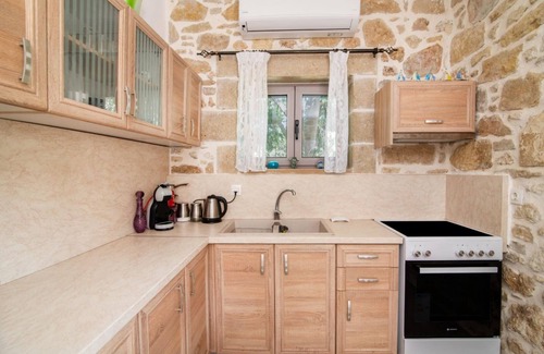 Drapanias House | Dream House | 2BR Retreat Near the Beach