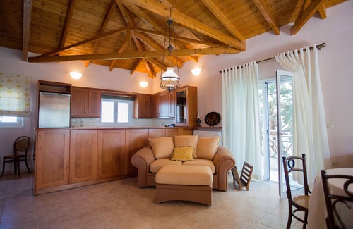 Loutraki House | Dream Loft near the beach and the city centre
