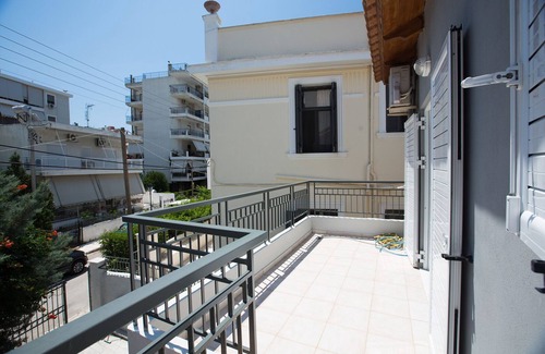 Loutraki House | Dream Loft near the beach and the city centre