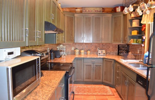 Windham Cabin | DREAM LOG CABIN 110 Acres/Hot Tub/5 Minutes to the slopes/pond/river/internet