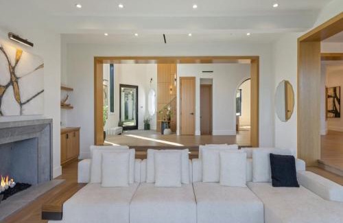 Central Malibu Villa | Dream Malibu Getaway!
