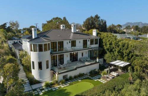 Central Malibu Villa | Dream Malibu Getaway!