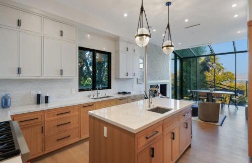 Central Malibu Villa | Dream Malibu Getaway!