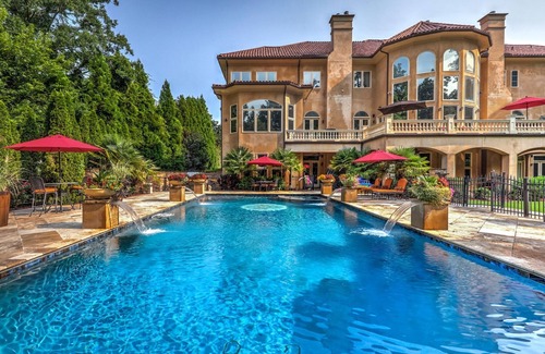 Sandy Springs House | Dream Mansion 10 BR + Pool/Hot Tub near DT Atlanta Long Term Rental