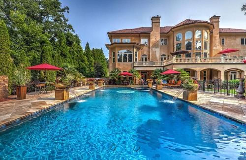 Sandy Springs House | Dream Mansion 10 BR + Pool/Hot Tub near DT Atlanta Long Term Rental