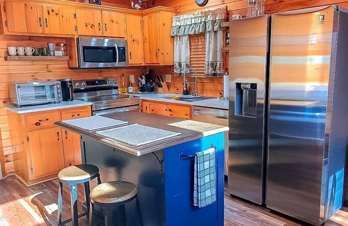 Grassy Creek Cabin | Dream Mountain Delight Available Labor Day Weekend!