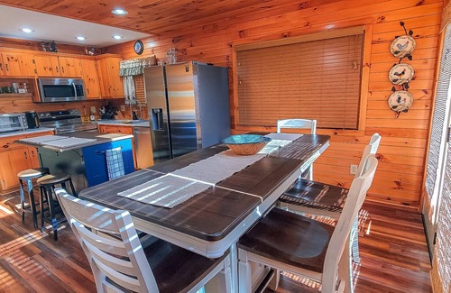 Grassy Creek Cabin | Dream Mountain Delight Available Labor Day Weekend!