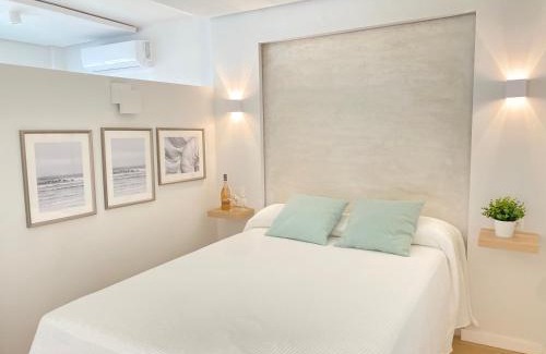 Carihuela Apartment | Dream of light and Beach THE GREEN DOOR