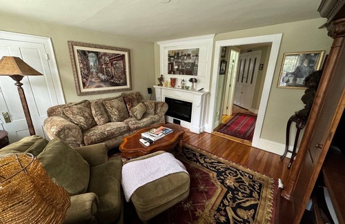 Yachting Village Apartment | Dream opportunity for a short-term stay in Fantastic Newport