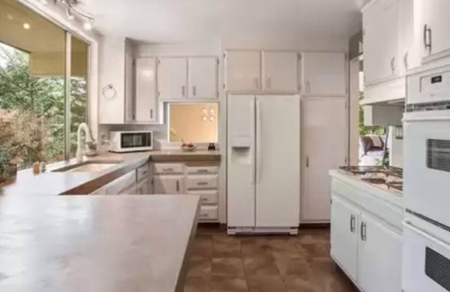 Piedmont Pines House | Dream Redwood Getaway: Hot Tub, Views, Hiking - Rare Find!
