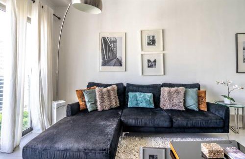 Yolanda Morales Apartment | Dream Rooftop Downtown View