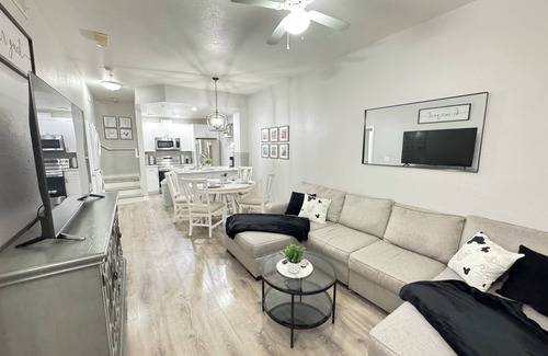 Venetian Bay Villages Condo | Dream Stay Disney! Charming 3 bedroom Themed Rooms/Sleeps 10/Pet Friendly