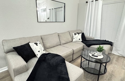Venetian Bay Villages Condo | Dream Stay Disney! Charming 3 bedroom Themed Rooms/Sleeps 10/Pet Friendly