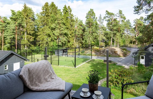 Varmdo Villa | Dream stay – seafront villa & padel court