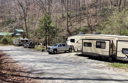Saluda RV Rental | Dream Stream - Hemlock RV Campsite #2