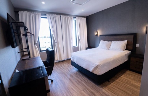 Northeast Mississauga House | Dream Suites Boutique Hotel - Private room in Mississauga