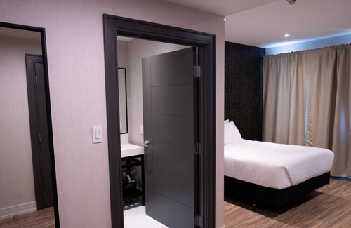 Northeast Mississauga House | Dream Suites Boutique Hotel - Private Room in Mississauga