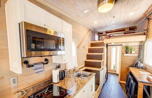 Cottonwood Apartment | Dream Tiny Home | Hot Tub, Sauna + Wine Tasting