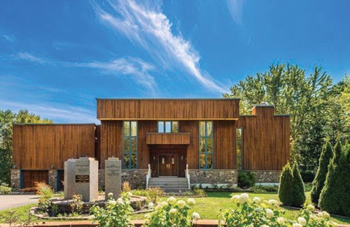 Bellefeuille Villa | Dream Vacation Home in Saint-Jerome
