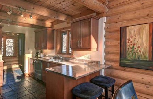Labelle Ski Chalet | Dream vacation in a log cabin on Lake Mont Tremblant