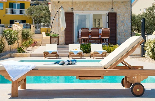 Murter House | Dream vacation on the island of Muter ? Discover this house and fantastic environments.