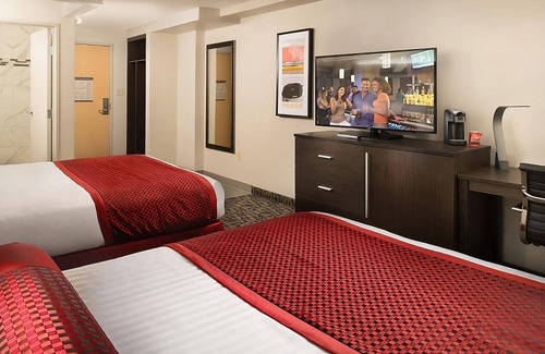 Gateway District Hotel | Dream Vegas Vacation! 2 Elegant Units, Pool, Bar & Restaurants, Casino