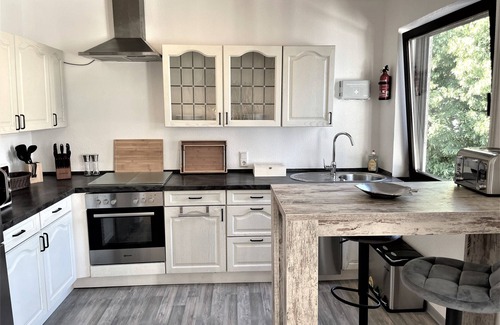 Alf Apartment | ★Dream view | fireplace | balcony | castle view | 65-inch TV | Netflix | Sky | Joyn★
