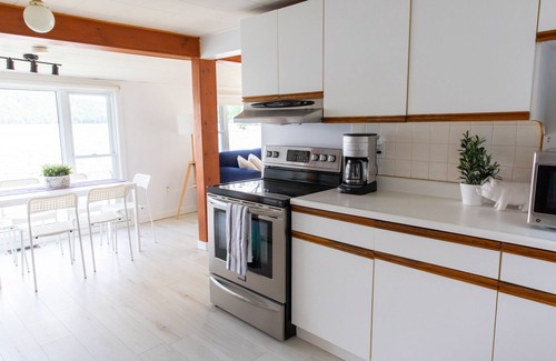 Hastings Highlands Cottage | Dream View Redmond Bay Waterfront Cottage