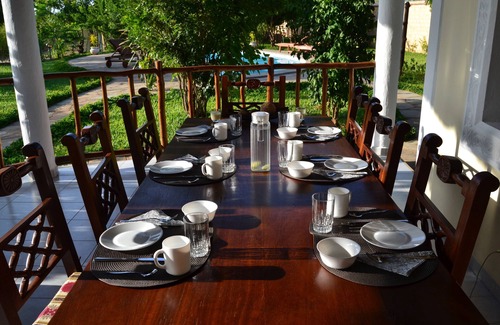 Diani Beach House | Dream Villa Maisha Bora for 4 to 6 people, pool incl. House keeping & Cook