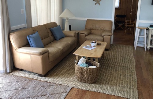 Duck Cottage | Dreamcatcher in Duck*Pool*Hot Tub*Beach Block