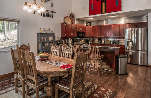 Ruidoso Cabin | DreamCatcher | Pet Friendly + Fenced Yard