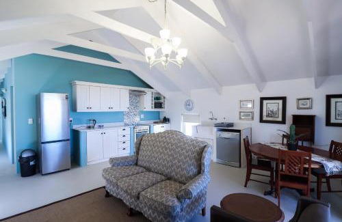 Paternoster Apartment | Dreamcatcher Sage