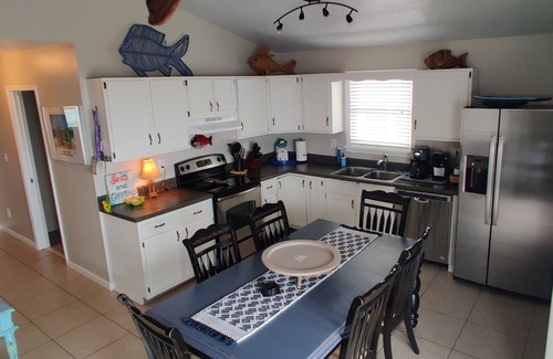 Kure Beach House | Dreamers Den Oceanfront Beach Cottage/Kure Beach