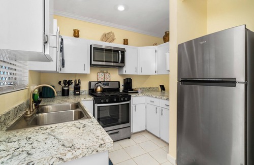 Bouvet Island Apartment | Dreamers Getaway - Relaxing unit with large rooms, full kitchen, & fast Wi-Fi