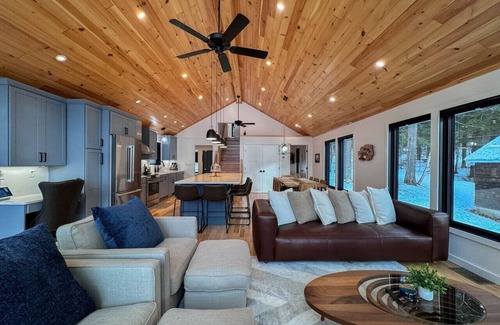 Fryeburg House | DREAMLAND | Luxe Waterfront Villa, Hot tub + Sauna