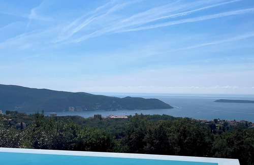 Herceg Novi House | Dreamlike stone house by the sea: luxury with infinity pool and panoramic views