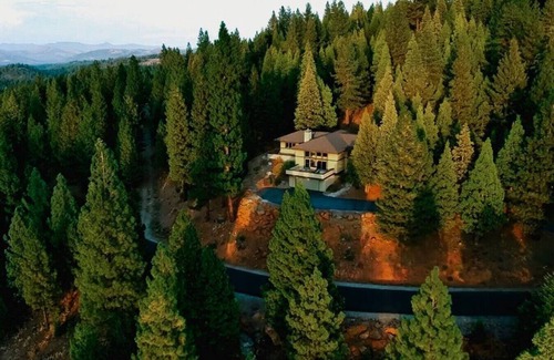 Gold Mountain House | Dreammaker Retreat Family Golf Luxury Nakoma Gameroom Tesla