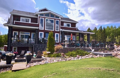 Parkland County Villa | Dreams Garden Villa #dreamgardenvillasebabeach