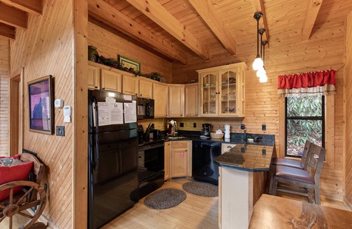 Pittman Center Cabin | Dreams & Streams | Pet Friendly, Wraparound Deck