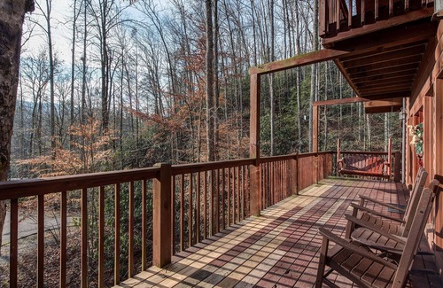 Pittman Center Cabin | Dreams & Streams | Pet Friendly, Wraparound Deck