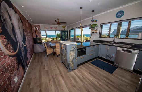Pringle Bay Cabin | Dreamview Family Suite @ The Butterfly Villa : Spectacular views in Pringle Bay