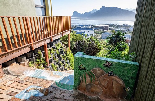 Pringle Bay Apartment | Dreamview Glass Suite: Unique apartment with wide ocean and mountain views